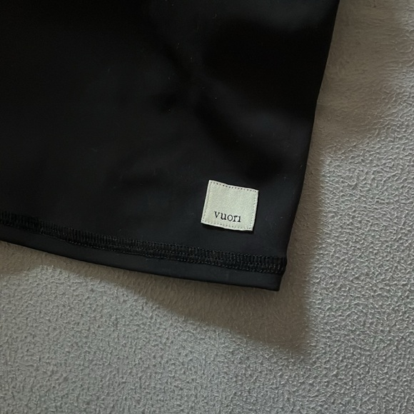 Vuori Black Women's sports bra - Picture 2 of 3